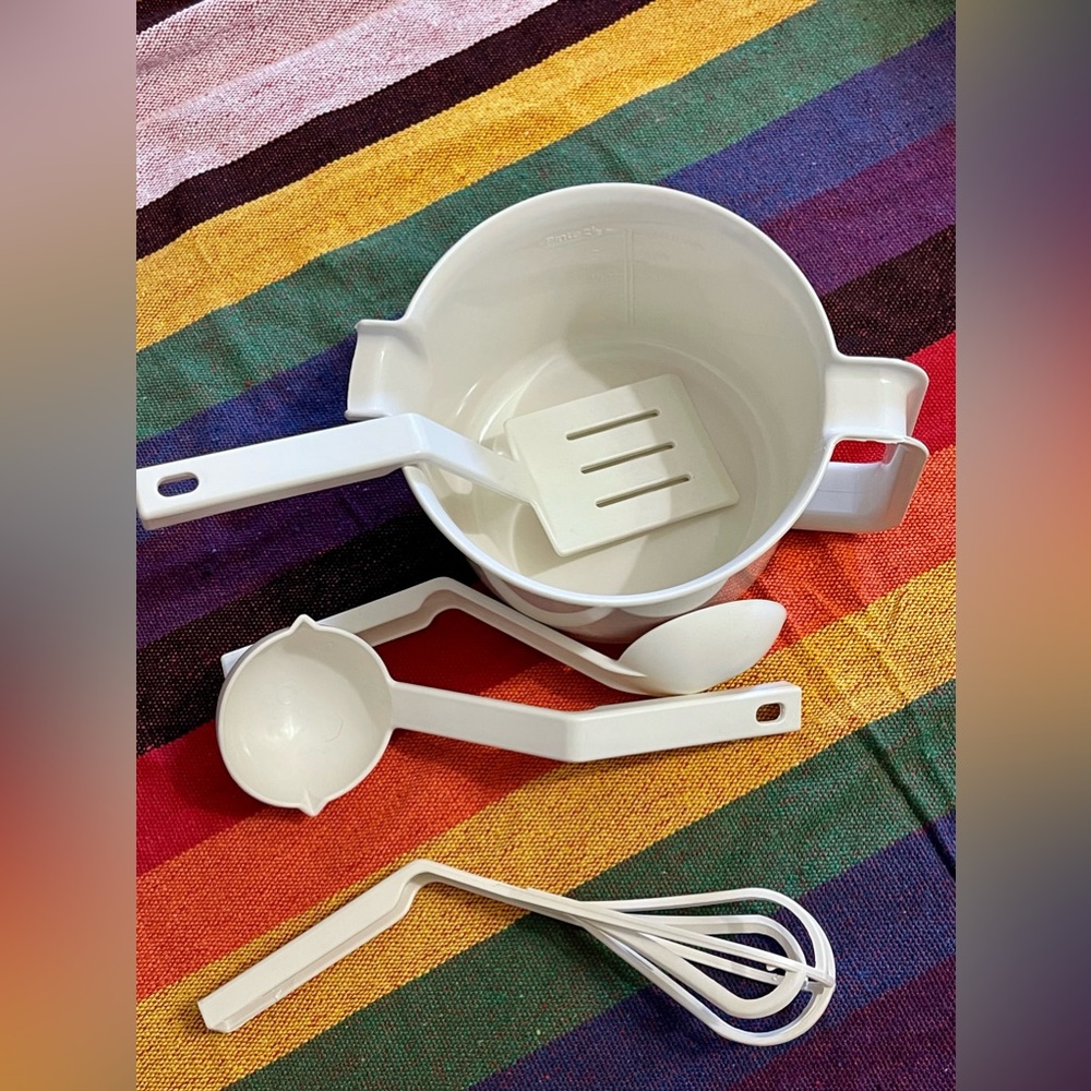 Salter 5 piece measuring cup set measures in pints OZ US cups liters